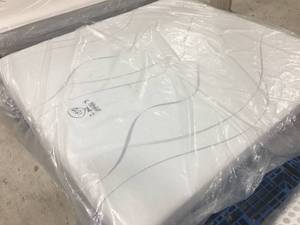 lot 21 image: Brand New 7 Memory Foam King Mattress