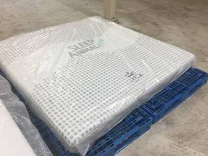 lot 22 image: Brand New Sleep Animalzzz 8.5 King Memory Foam Mattress