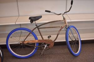 lot 5 image: 1959 Schwinn