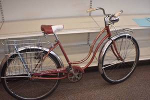 lot 15 image: 1952 American