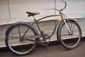 lot 12 image: 1951 Schwinn