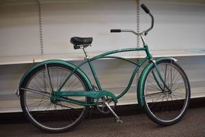 lot 10 image: Vintage Schwinn