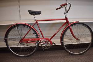 lot 6 image: Schwinn Racer