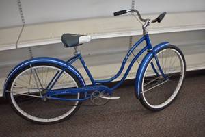 lot 35 image: Hollywood
