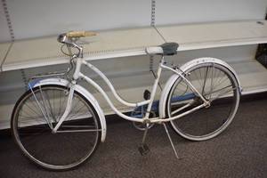 lot 60 image: 1961 Schwinn