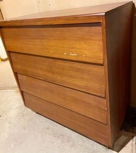 lot 50 image: Vintage 4 Drawer Dresser