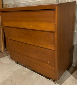 lot 56 image: Vintage 4 Drawer Dresser