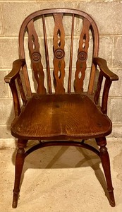 lot 61 image: Wonderful Vintage Wooden Chair