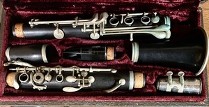 lot 68 image: Vintage Sumner Clarinet with Case