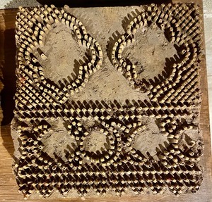 lot 79 image: 5 Beautiful Vintage Batik Stamps
