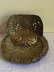 lot 37 image: Unique Footed Silver Decorative Dish