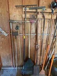 lot 170 image: Long Handled Tools