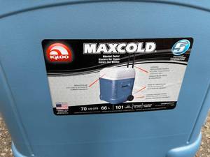 lot 187 image: Igloo Max Cold Wheeled 70 Quart Cooler