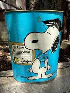 lot 194 image: Vintage Peanuts 1969 Waste Basket
