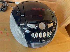 lot 195 image: Sony Radio CD Cass Corder Model CFD-E75