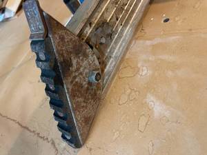 lot 196 image: 24 Foot Extension Ladder