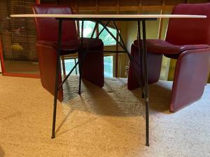 lot 214 image: Vintage Table With 4 Chairs