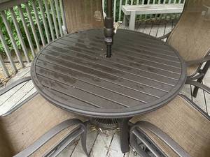 lot 239 image: Patio Set With Table, 4 Chairs and Umbrella