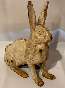 lot 249 image: Vintage Cast Iron Rabbit Decorative Figurine