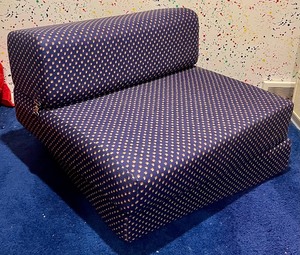 lot 285 image: Vintage Foam Chair Foldout Bed