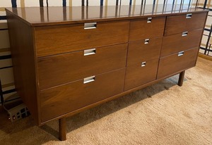 lot 301 image: Vintage Basset Furniture Industries 9 Drawer Dresser