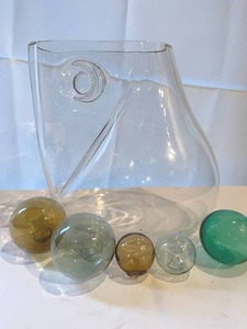 lot 362 image: Large Clear Glass Vase With Glass Balls