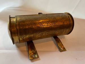 lot 379 image: Vintage Brass Under The Hearth Fireplace Piece