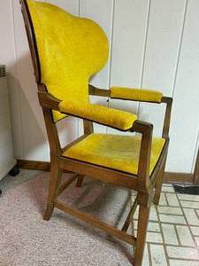 lot 445 image: Vintage Ornate Wooden Padded Chair