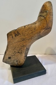 lot 401 image: Vintage Shoe Form Bookends or Decor