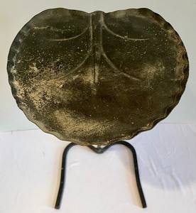 lot 408 image: Vintage Metal Outdoor Lili Pad Themed Accent Table