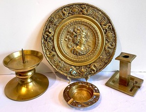 lot 414 image: Beautiful Brass Decorative Items