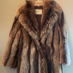lot 421 image: Elegant Eilers Fur Coat