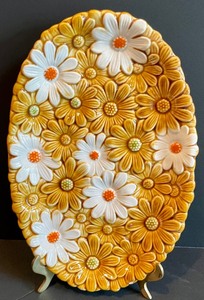 lot 438 image: Monetti Retro Orange Tray and Vintage Floral Dish
