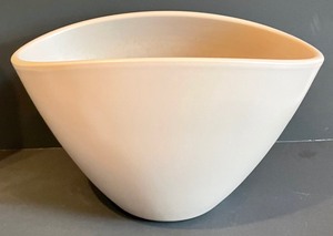 lot 437 image: Decorative Pottery Pieces