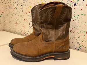 lot 461 image: Pair of Ariat Boots Size 9D