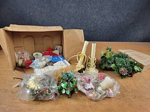 lot 2012 image: Lot of Vintage Christmas Decorations