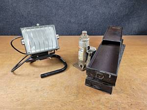 lot 2037 image: Halogen Worklight, Mosler Storage Boxes and Bottle Jack