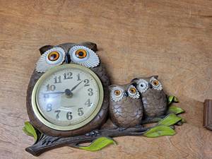 lot 2064 image: Vintage Burwood Plastic Owl Clock and Spartus Clock