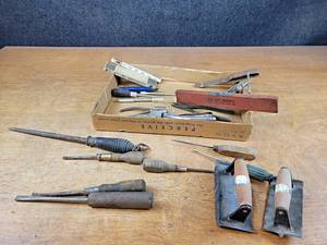 lot 2072 image: Lot of Assorted Vintage Tools
