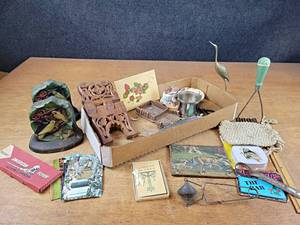 lot 2073 image: Lot of Vintage Home Dcor and More