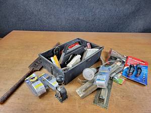 lot 2077 image: Lot of Assorted Tools and Hardware