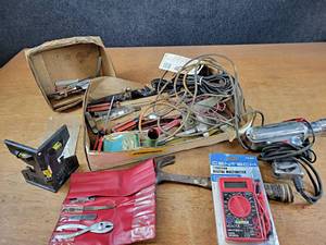 lot 2094 image: Lot of Assorted Tools and Hardware