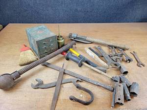 lot 2115 image: Lot of Vintage Tools and Parts Bin