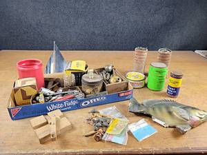 lot 2127 image: Vintage Cans, Lures and More