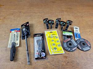lot 2152 image: Large Lot of New Tools