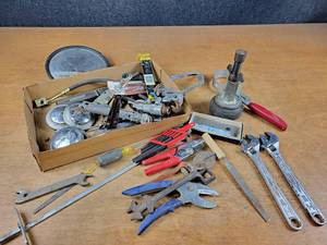 lot 2162 image: Lot of Assorted Tools and Hardware