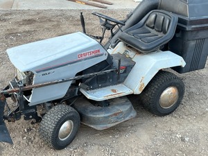 lot 11 image: Craftsman Riding Lawn Tractor