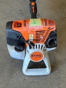 lot 17 image: Stihl HT131 Commercial Telescoping Pole Saw