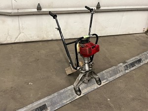 lot 30 image: Gas-Powered Concrete Screed With 12ft Screed Head