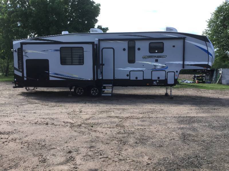 2020 Forest River arctic wolf Cherokee limited edition - 39 feet